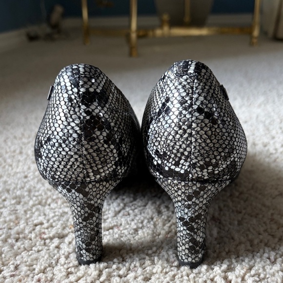 Vionic Black and Gray Snakeskin Heels - Picture 4 of 5